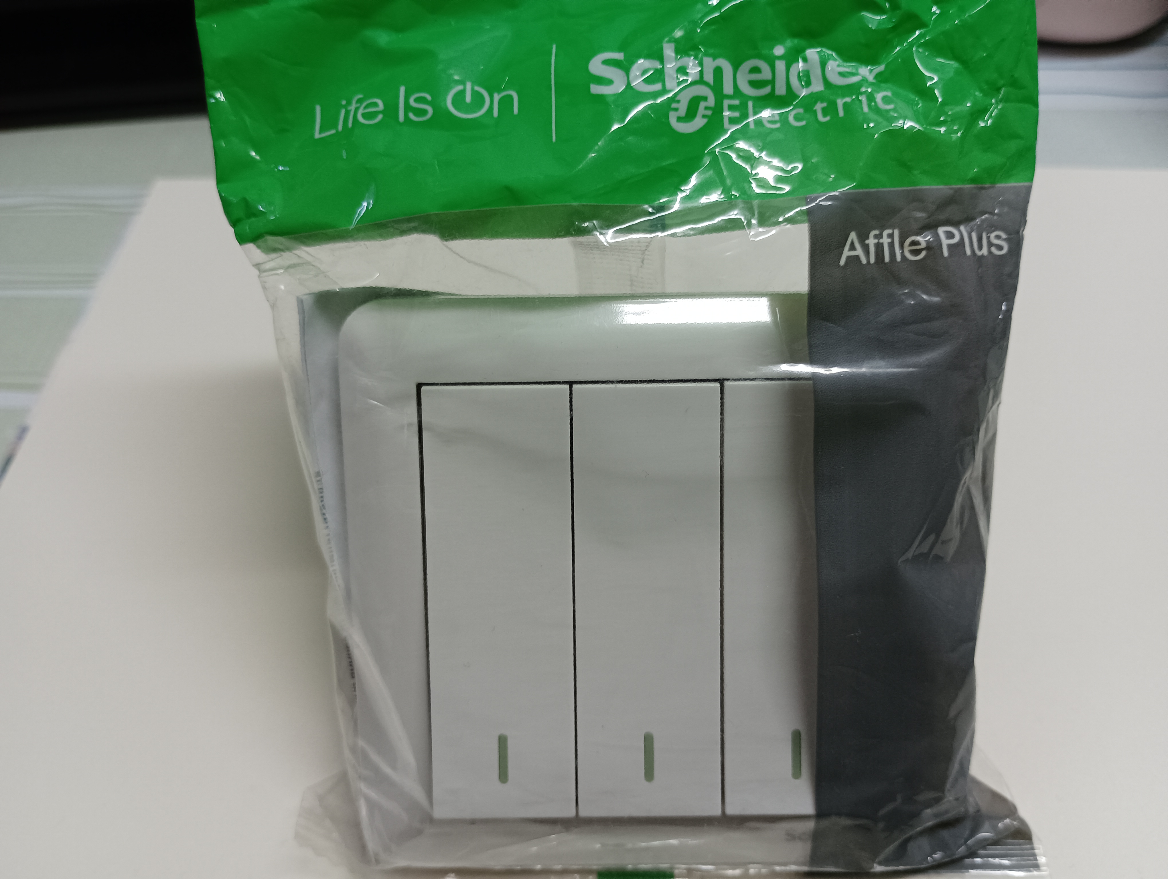 Schneider Affle Plus 16A 3G1W Switch With Flurescent Locator