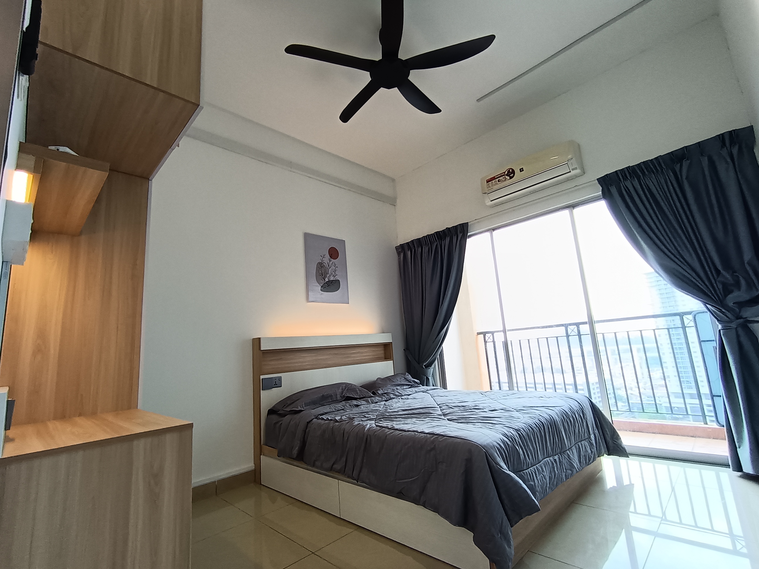 Middle Room